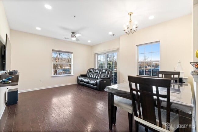 Building Photo - 917 Campbell St