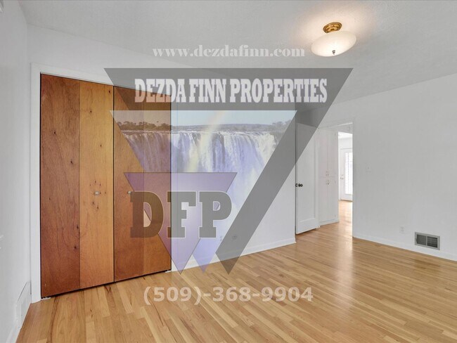 Building Photo - Charming Shadle District 3 bedroom with RV...