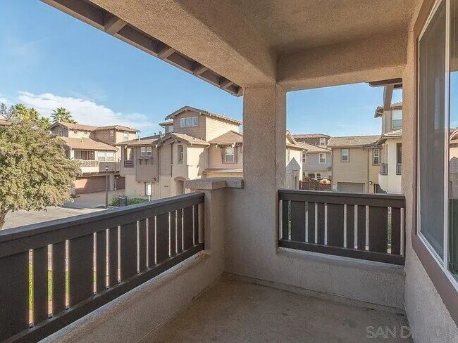 Building Photo - Don't miss out!  This beautiful spacious condo offers open floor plan, lot's of natural light, pr...