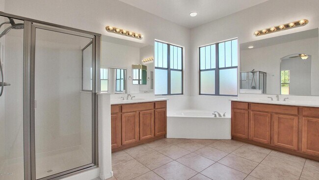 Building Photo - 4163 N Evergreen St