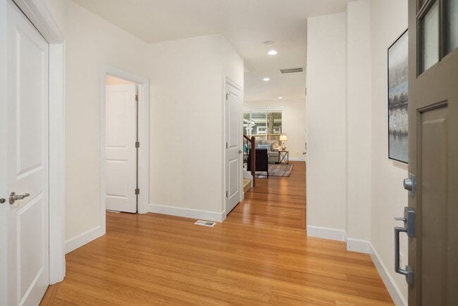 Building Photo - 12316 NE 86th Way
