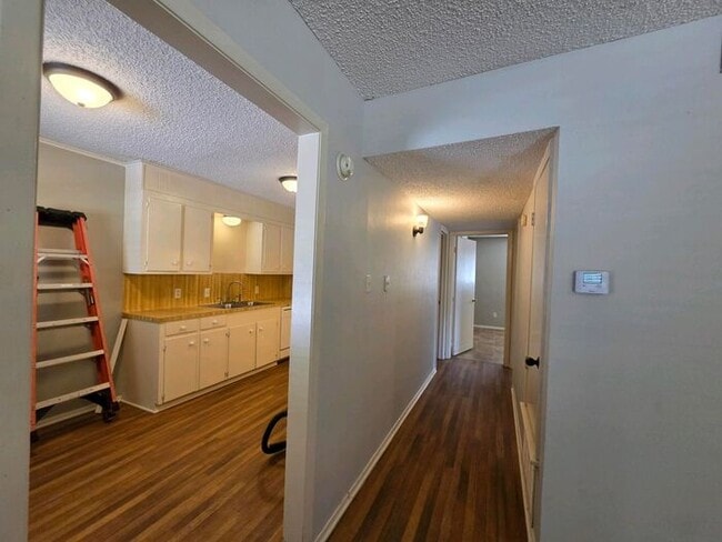 Building Photo - Spacious 2 Bedroom Duplex in Gilmer!