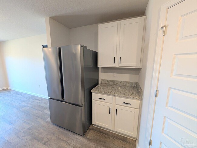 Building Photo - 7516 Oak Lake Blvd