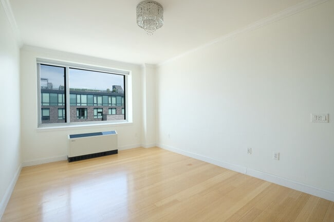 Building Photo - 40 W 116th St