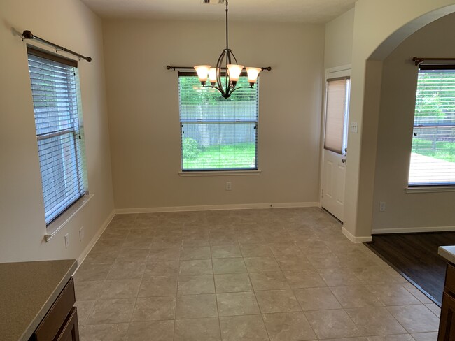 Dining Area - 8922 Parlin Ridge Dr