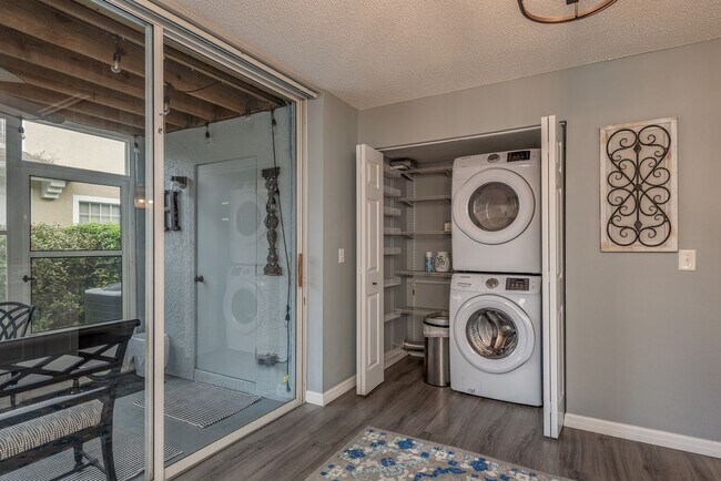 Building Photo - Andover Circle