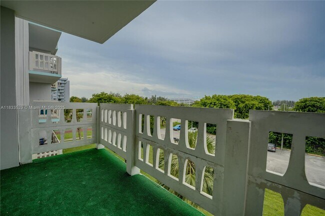 Building Photo - 15600 NW 7th Ave