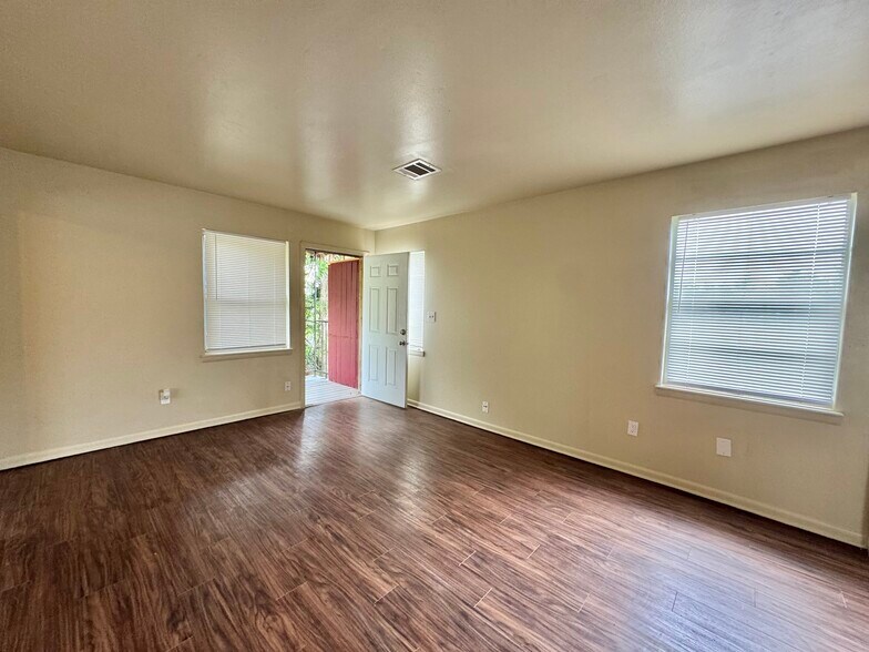 Building Photo - 444 Babb Dr