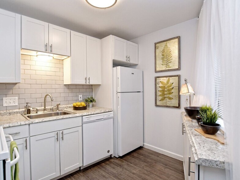 Building Photo - 1840 Burton Dr