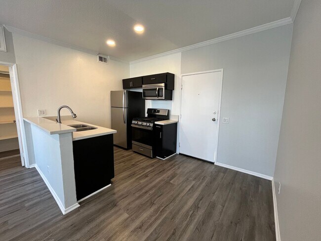 Interior Photo - 14900 Moorpark Street