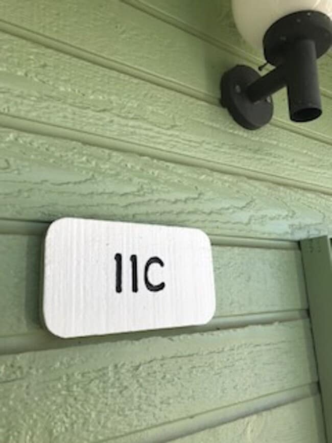 Building Photo - Available now - 2 bedroom / 1 bath / 2 par...