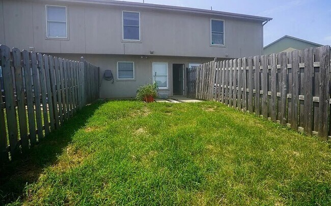 Building Photo - 853 E 167th Ct