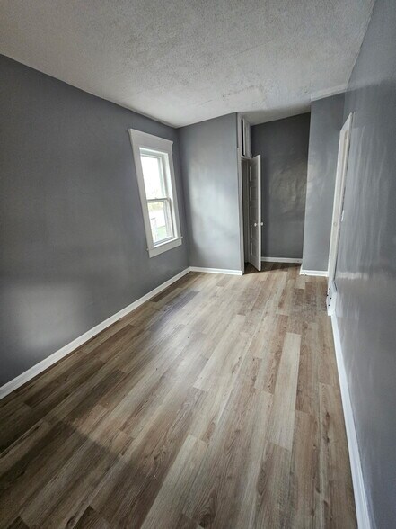 Building Photo - 7815 Rosewood Ave