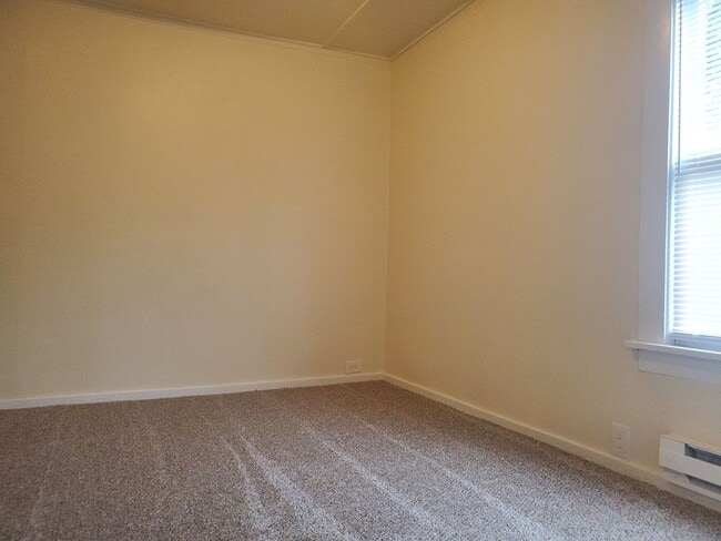 Building Photo - Rent Ready For New Tenants!! 1 Bed, 1 Bath...