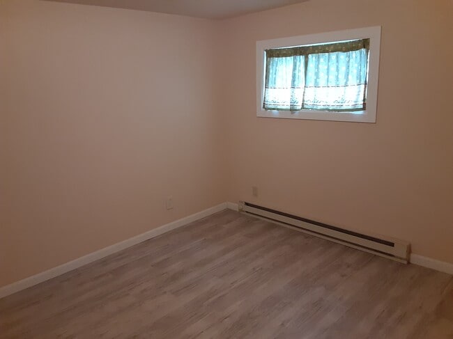 Building Photo - 308-302 E Park St