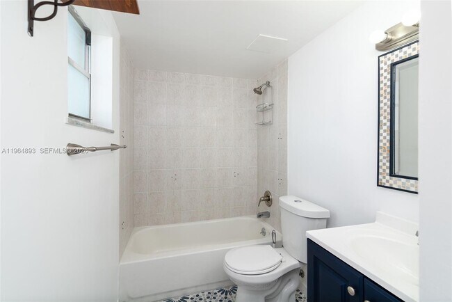 Building Photo - 1933 SW 7th St