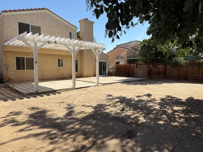 Building Photo - *** Please call us @ 661-266-1400 for info...