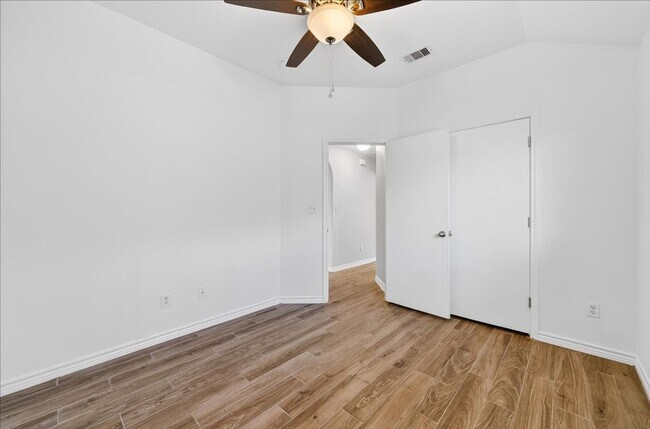 Building Photo - 2314 Blue Star Dr