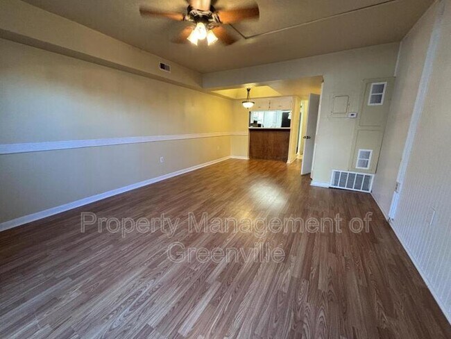 Building Photo - 2530 E North St