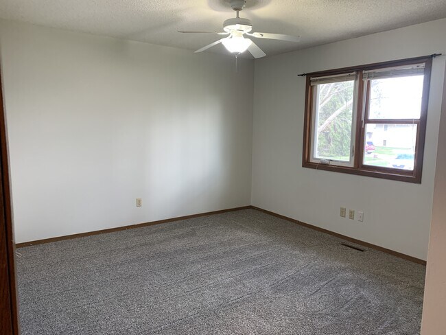 Building Photo - 800 Vassar Cir