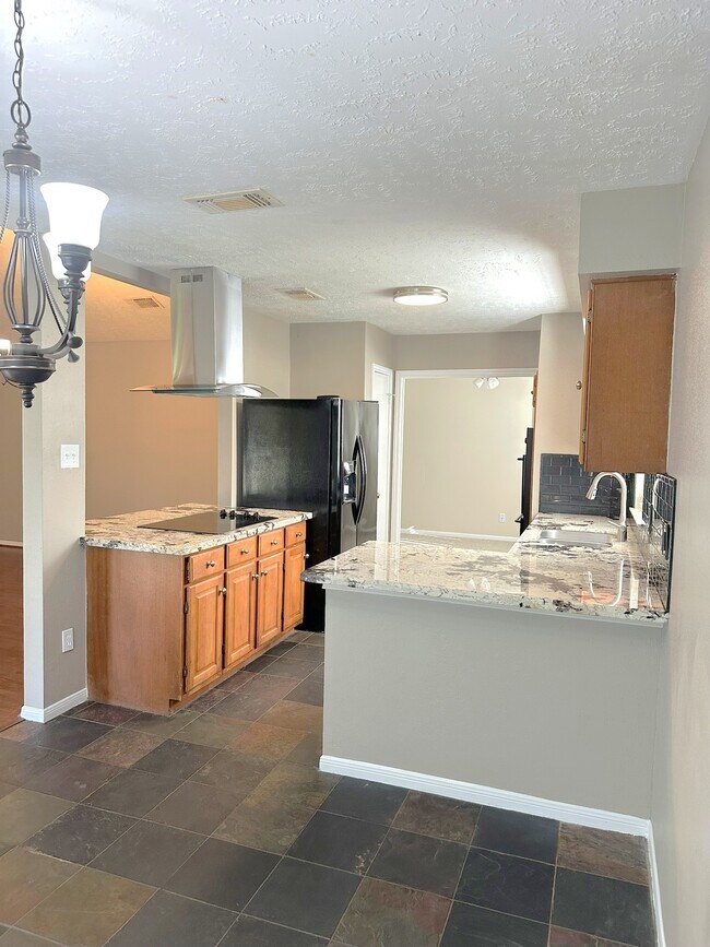 Building Photo - 21314 Highland Knolls Dr
