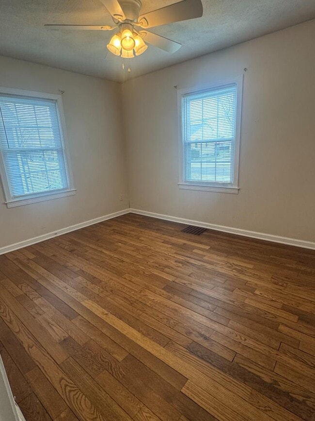 Building Photo - 715 Botham Ave