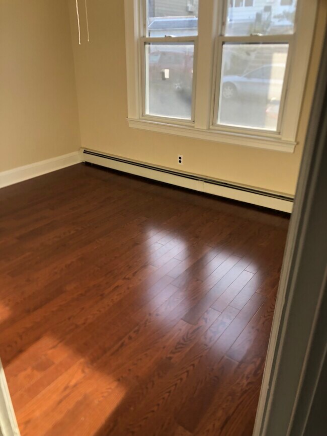 Building Photo - 28 2nd St