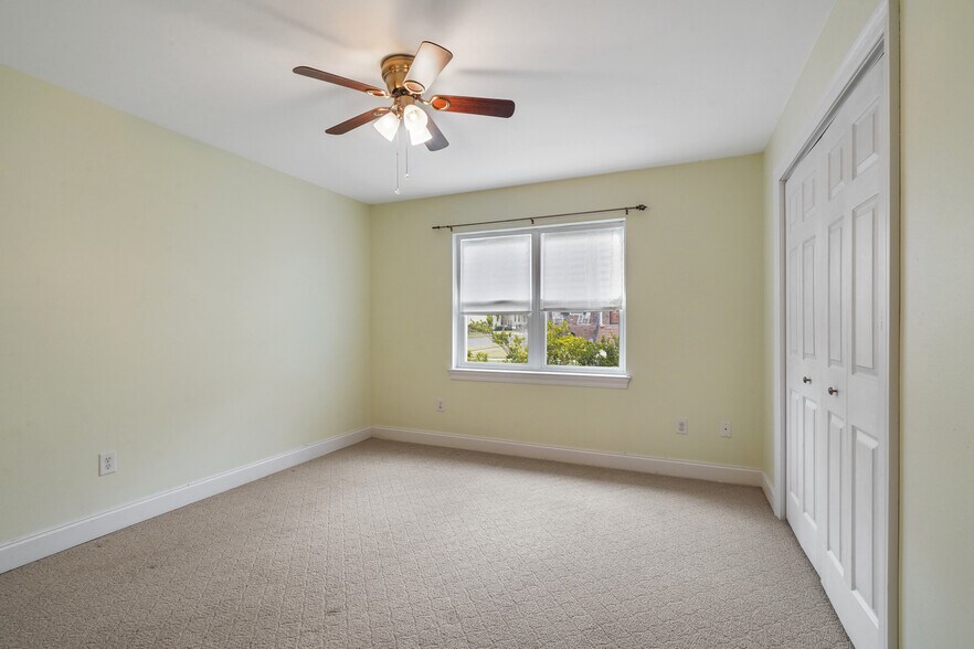 Building Photo - 6401 Center St