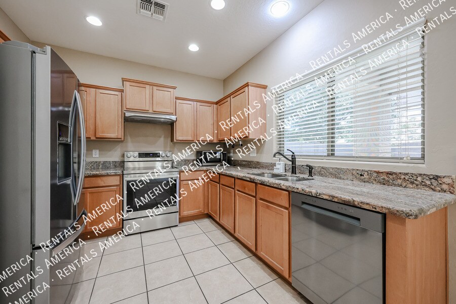 Building Photo - 7414 N 88th Ln