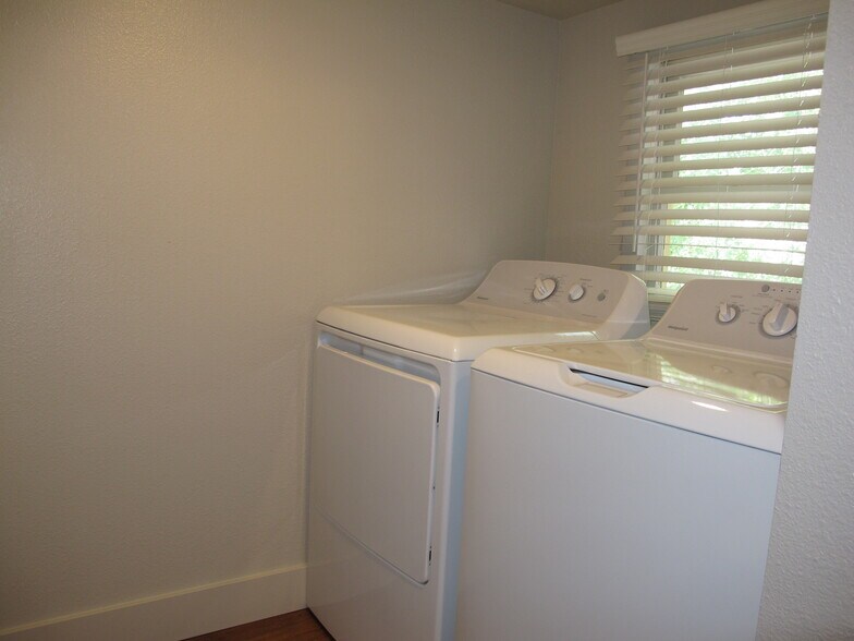 Building Photo - 2501 Monument Rd