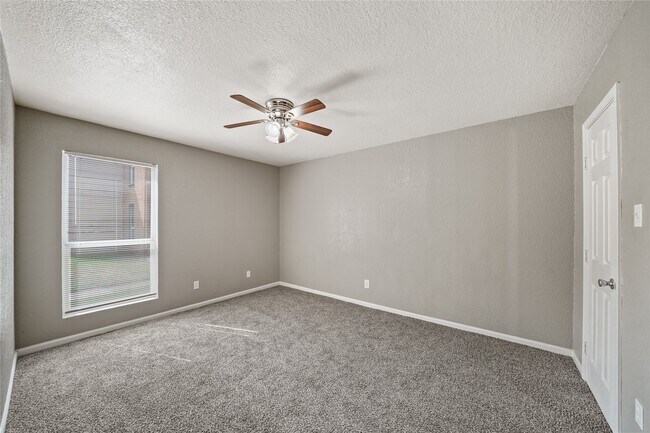 Building Photo - 8100 Creekbend Dr