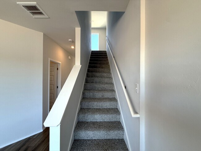 Building Photo - 9521 Stallion Dr