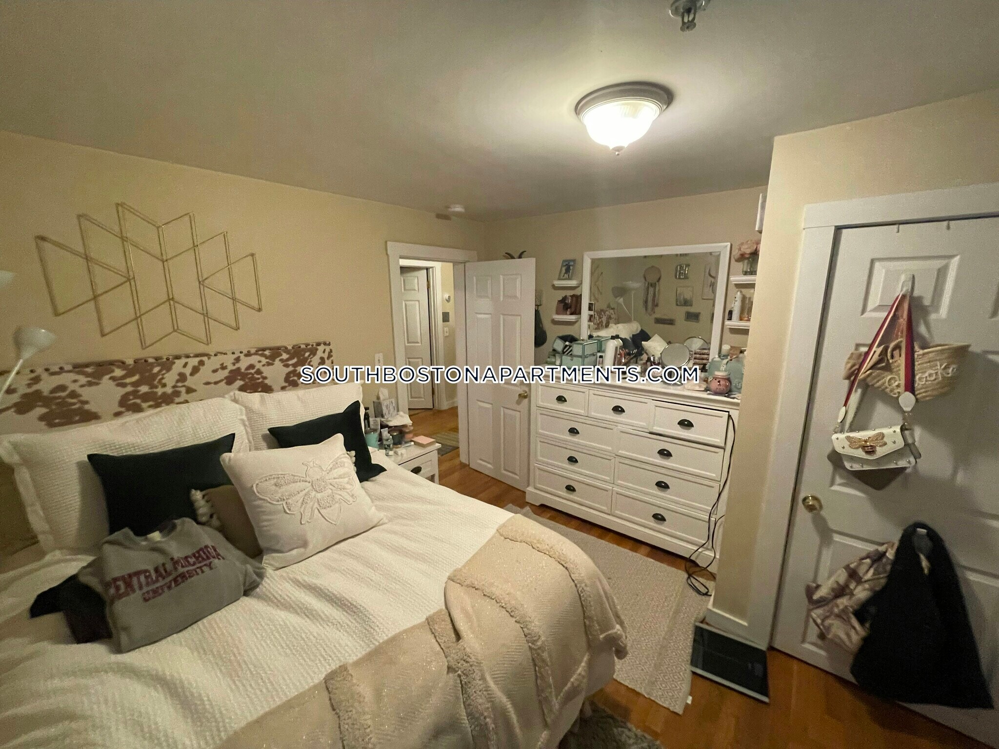 Building Photo - 266 Gold St