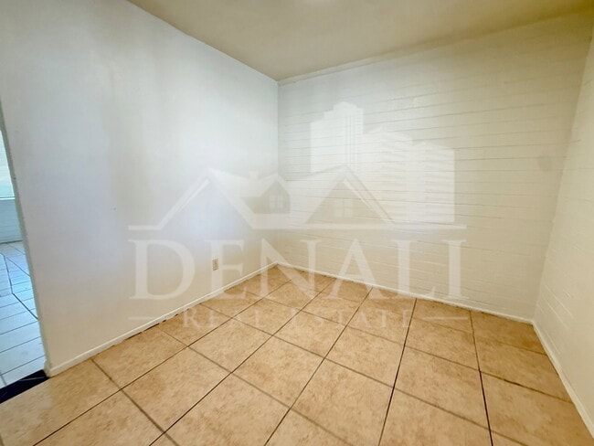 Building Photo - 7007 S 8th St