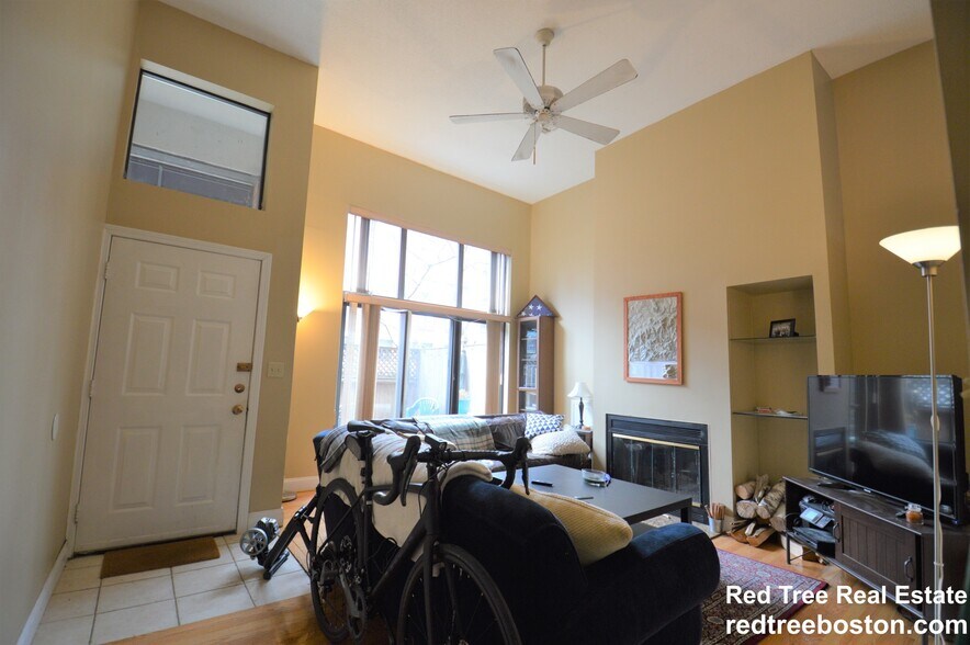 Building Photo - 75 Brainerd Rd