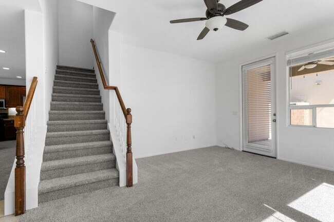 Building Photo - AVAILABLE NOW! GORGEOUS 3 BED / 2.5 BATH in Campanile in Cathedral City!