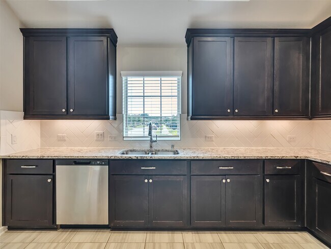 Building Photo - 8510 Amber Bend Dr