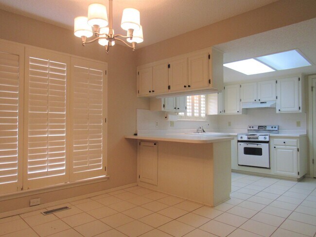 Building Photo - 7016 Stonycreek Dr