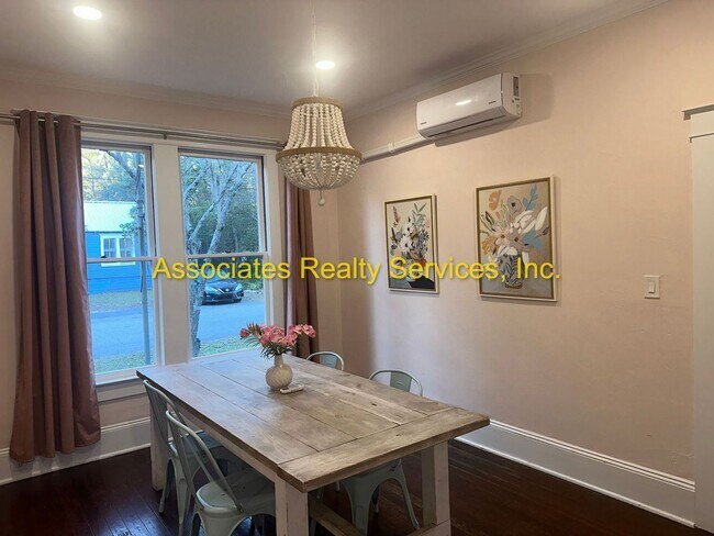 Building Photo - Totally Remodeled Vintage Home - FULLY FURNISHED!!!