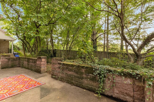Building Photo - 10855 Lockwood Dr