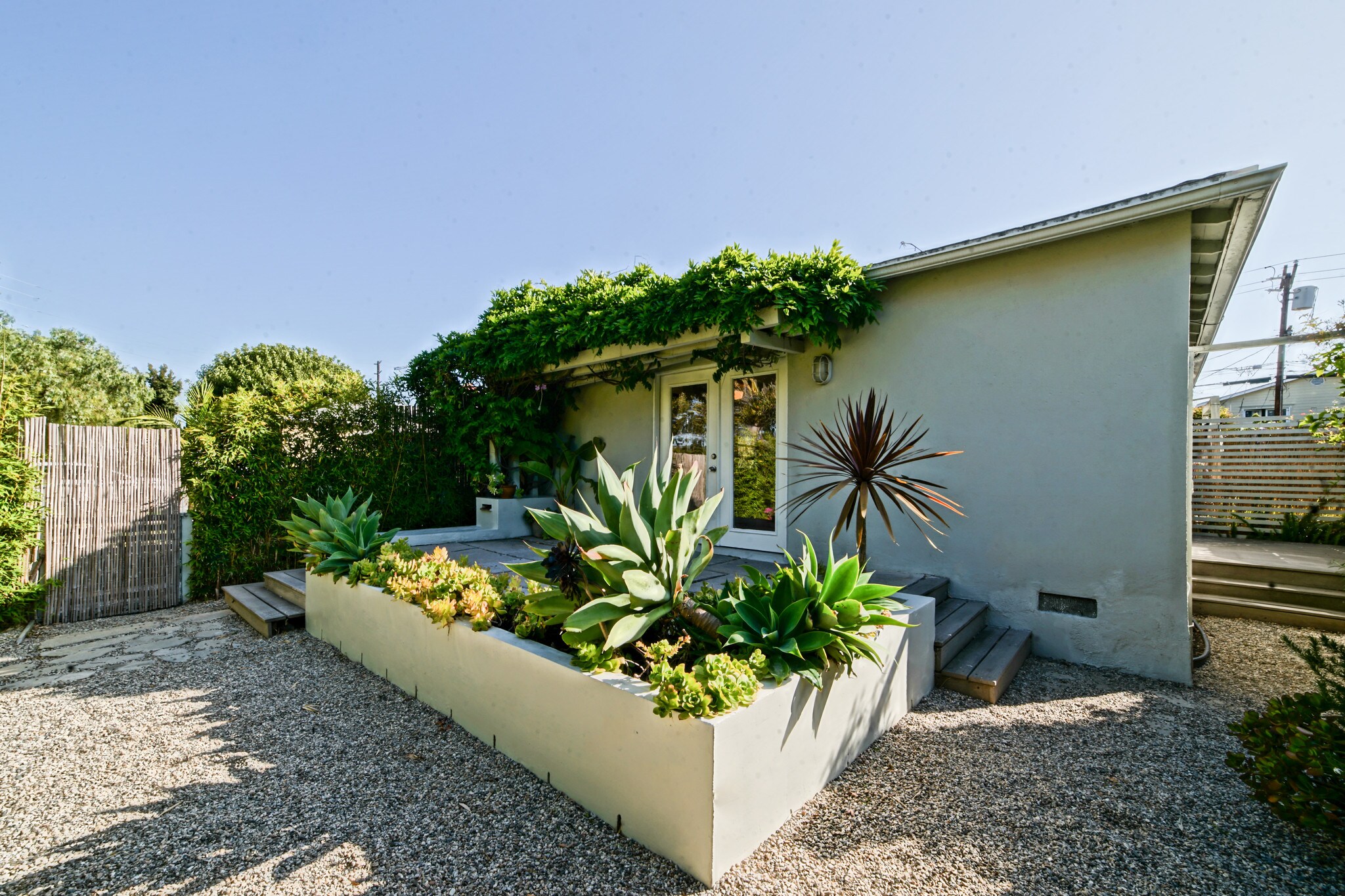Private front yard all to Unit. - 3555 Beethoven St