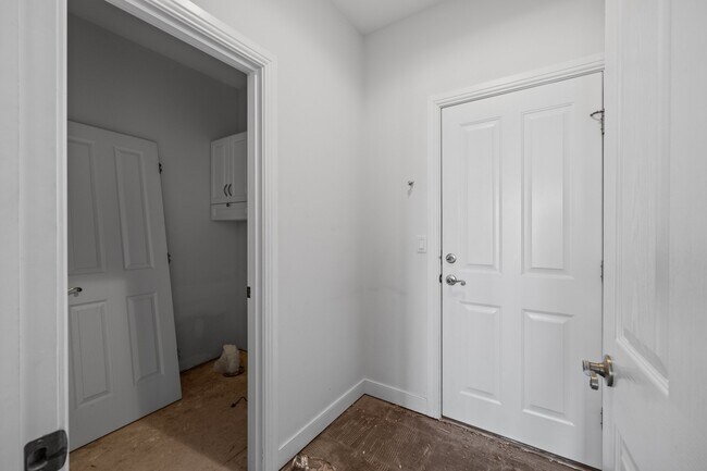 Building Photo - 143 Pine Lake Dr