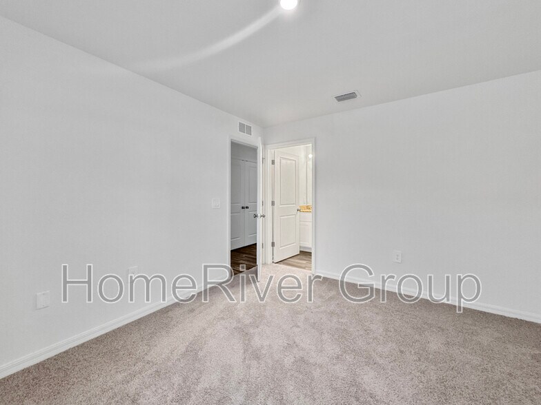 Building Photo - 3119 SW 21st Pl