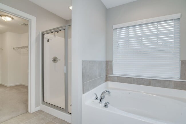 Building Photo - 4 Bedroom 2.5 Bath Canterbury Farms