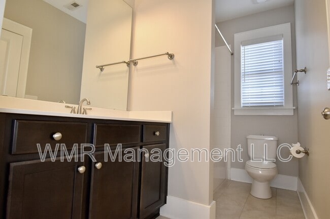 Building Photo - 724 Waterscape Ct
