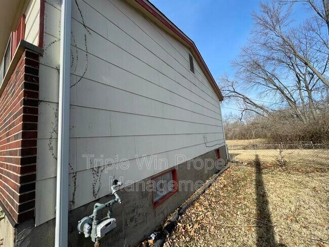 Building Photo - 1225 Carla Dr