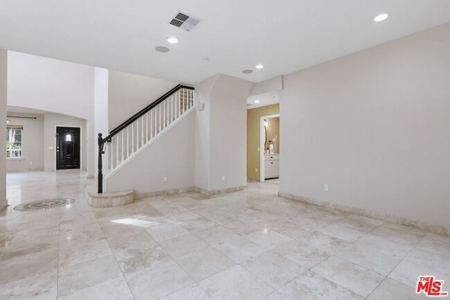 Building Photo - 5187 Knollwood Way