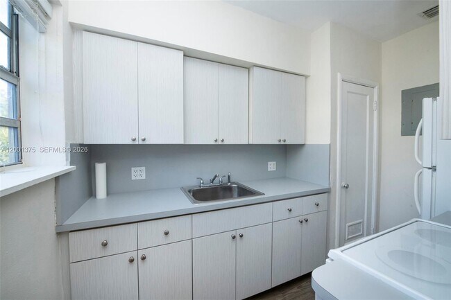 Building Photo - 12247 NE 9th Ave