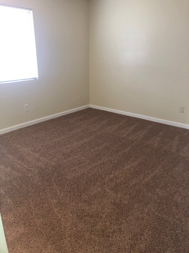 Building Photo - Adelanto Family Neighborhood! $2,100 3 Bed...