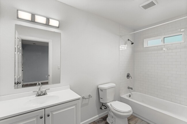 Building Photo - Stunning Remodeled 3-Bed, 3.5-Bath Home with Two Kitchens & Expansive Private Driveway in La Mesa!